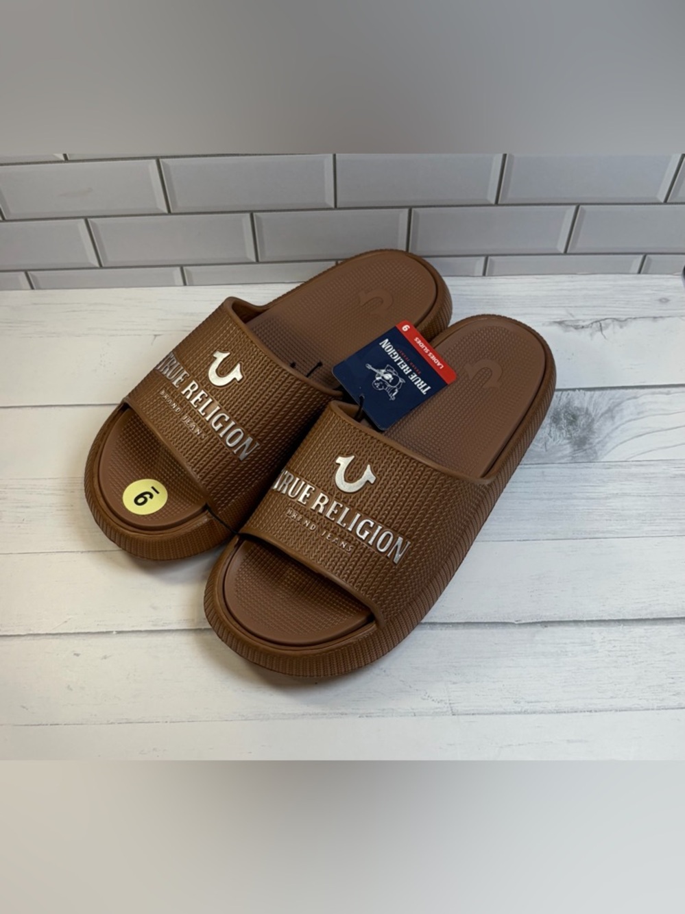 True Religion Size:9 Women Brown Slip-On Logo Slide Sandals - Picture 2 of 5